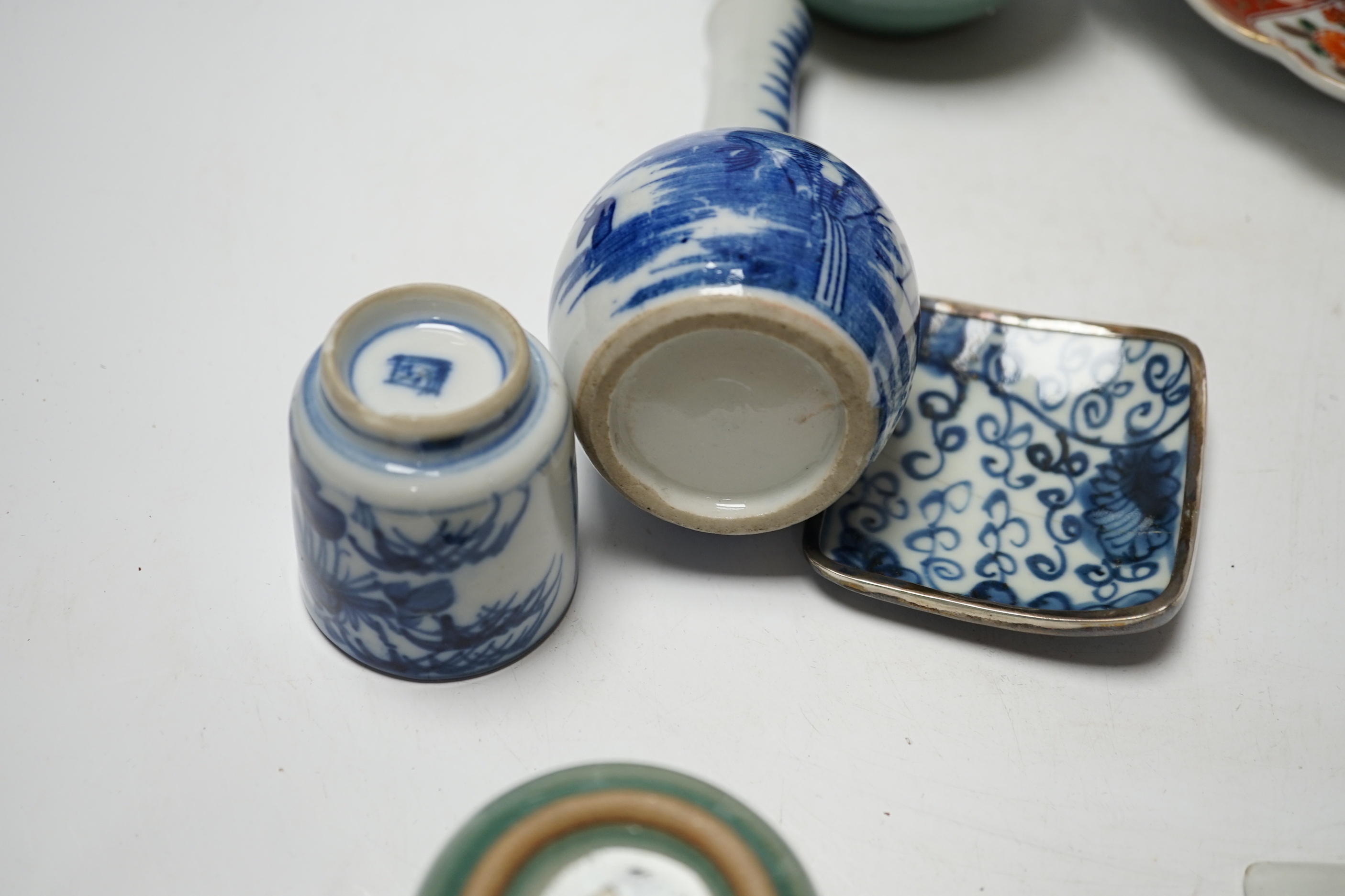 A group of Japanese Imari and other Japanese and Korean ceramics, tallest Imari vase and cover